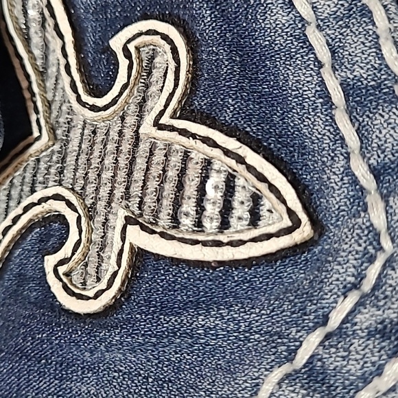 ROCK REVIVAL KAI EMBROIDERED SEQUINS ACID WASH BOOT-CUT DENIM JEAN - Picture 3 of 14